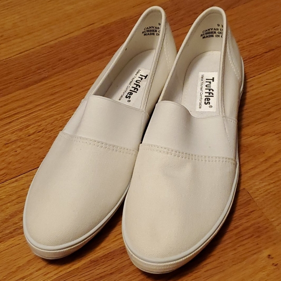 Vintage White Shoes - Picture 3 of 7